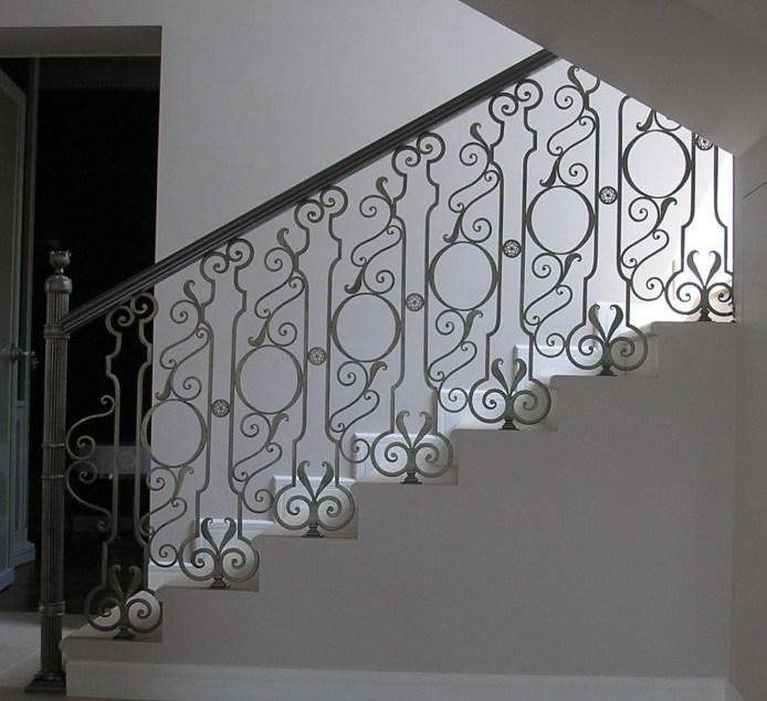 Фото 2. Дизайн и изготовление кованых перил, лестниц, винтовых лестниц, ограждений