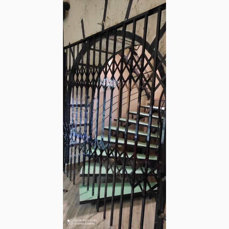 Фото 17. Решетки раздвижные металлические на окна двери витрины Прoизводство и установка по Украине
