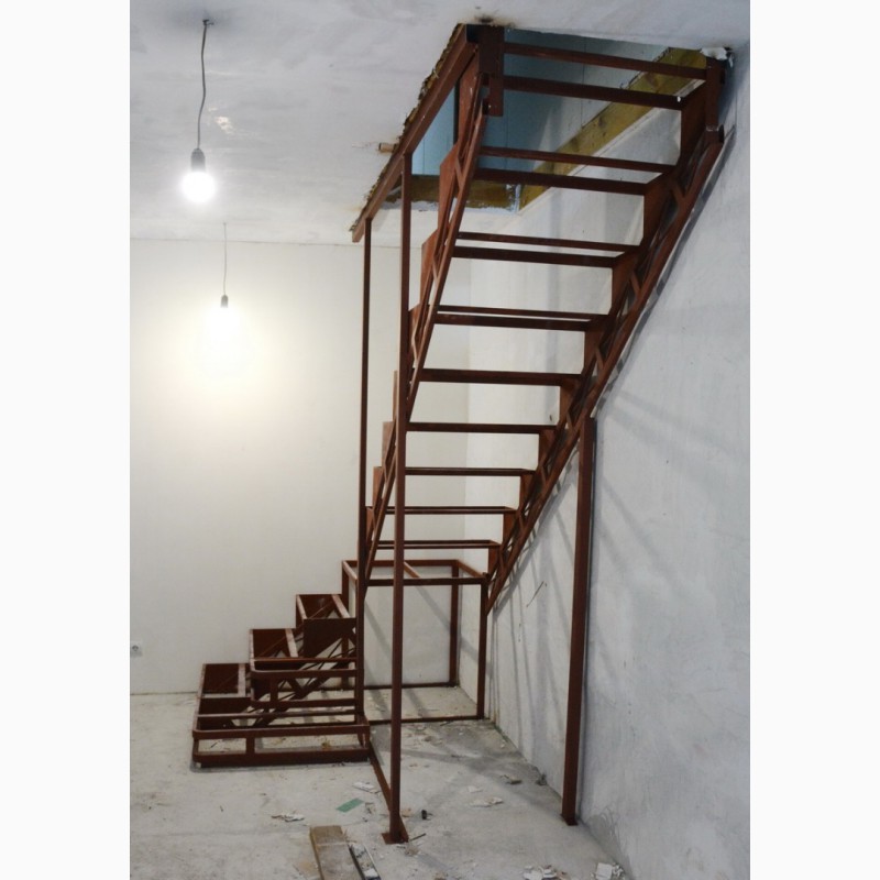 Фото 9. Каркас лестницы на второй этаж.Броневик Днепр