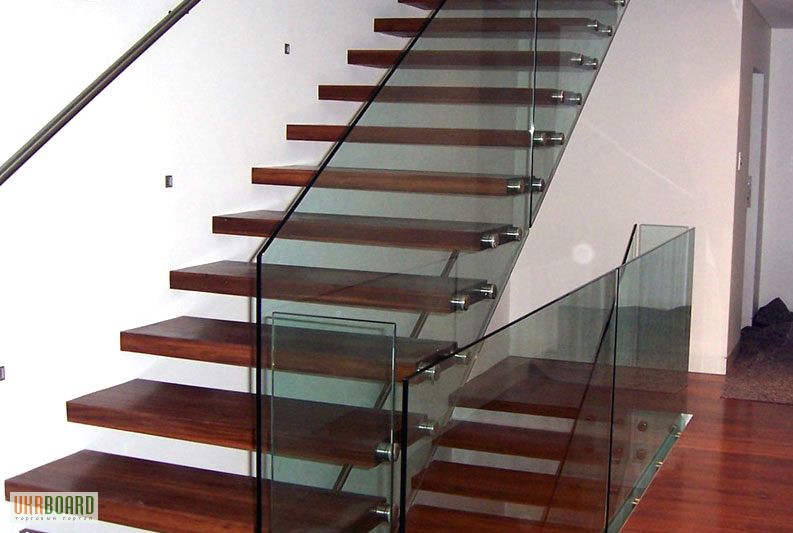 Перила и ступени для лестницы из стекла