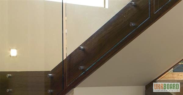 Фото 5. Перила и ступени для лестницы из стекла