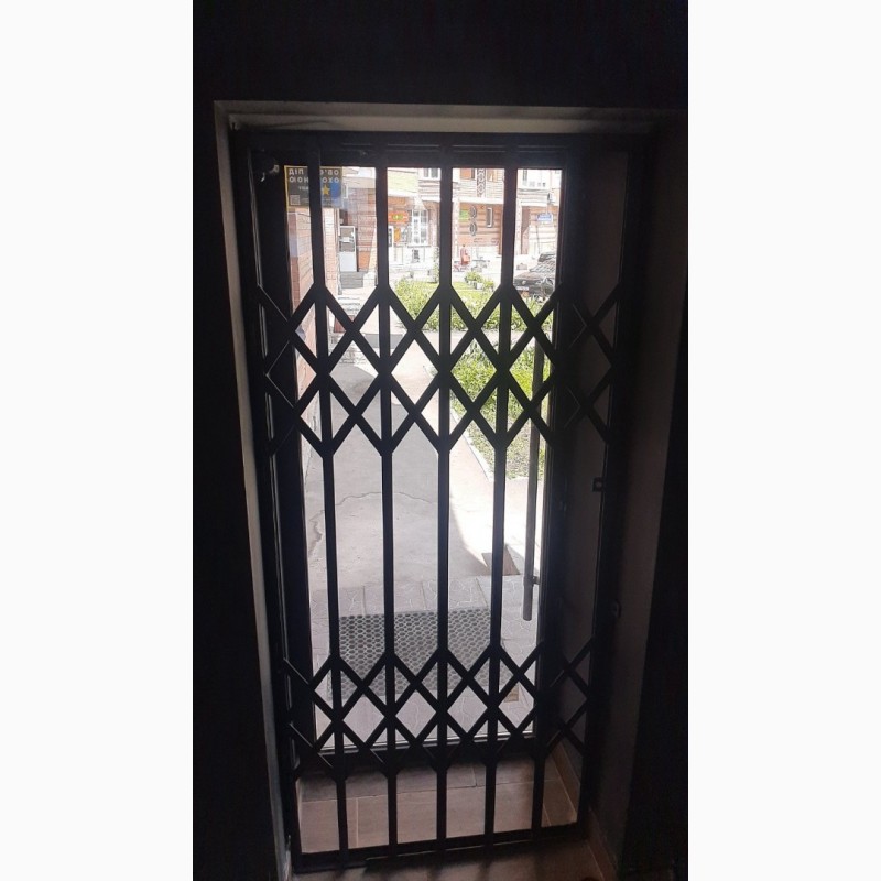Фото 19. Раздвижные решетки металлические на двери, окна, балконы, витрины. Николаев