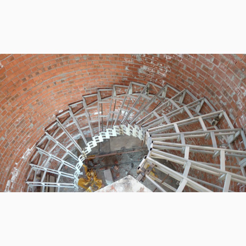 Фото 2. Металлические или бетонные Радиусные лестницы.Броневик Днепр