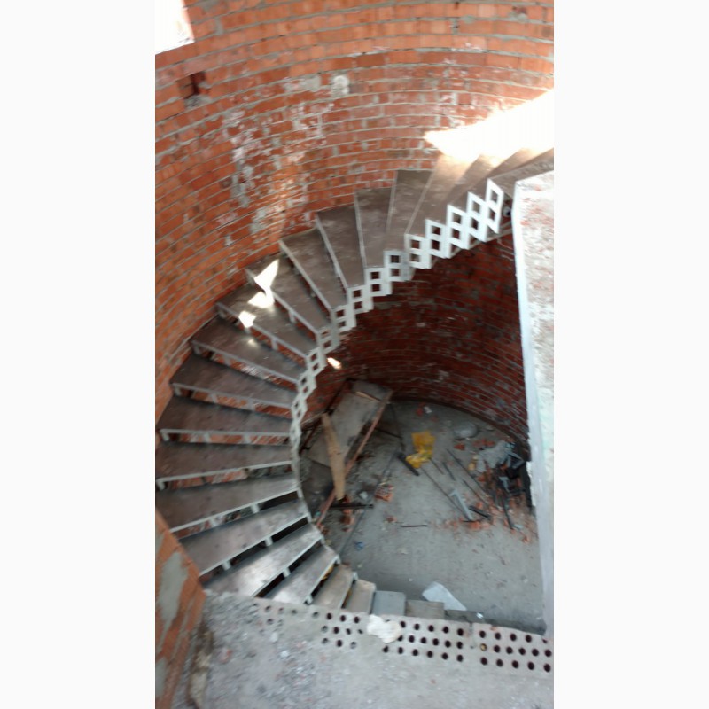 Фото 7. Металлические или бетонные Радиусные лестницы.Броневик Днепр