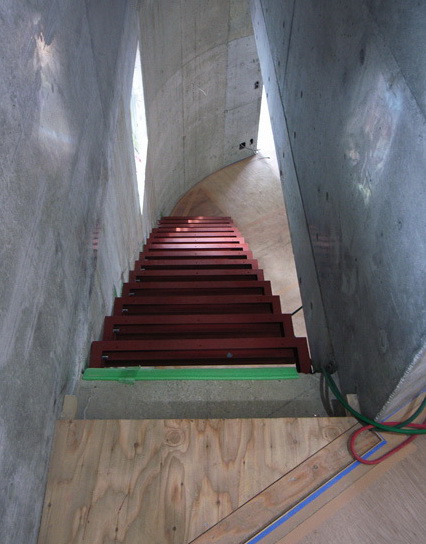 Фото 6. Консольные лестницы. Броневик Днепр
