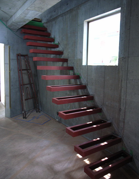 Фото 7. Консольные лестницы. Броневик Днепр