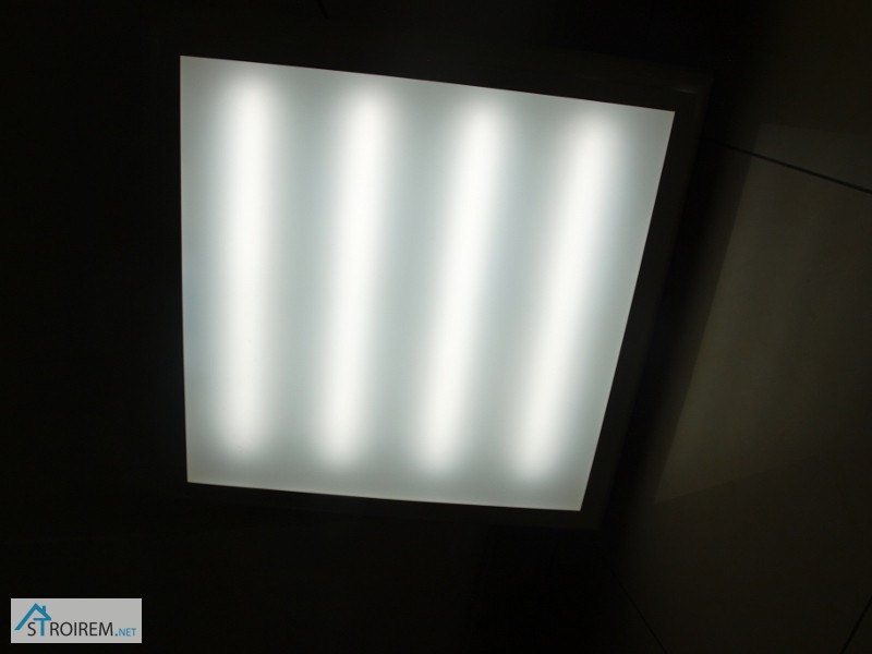 Фото 3. Офисный светодиодный светильник, растровый светильник