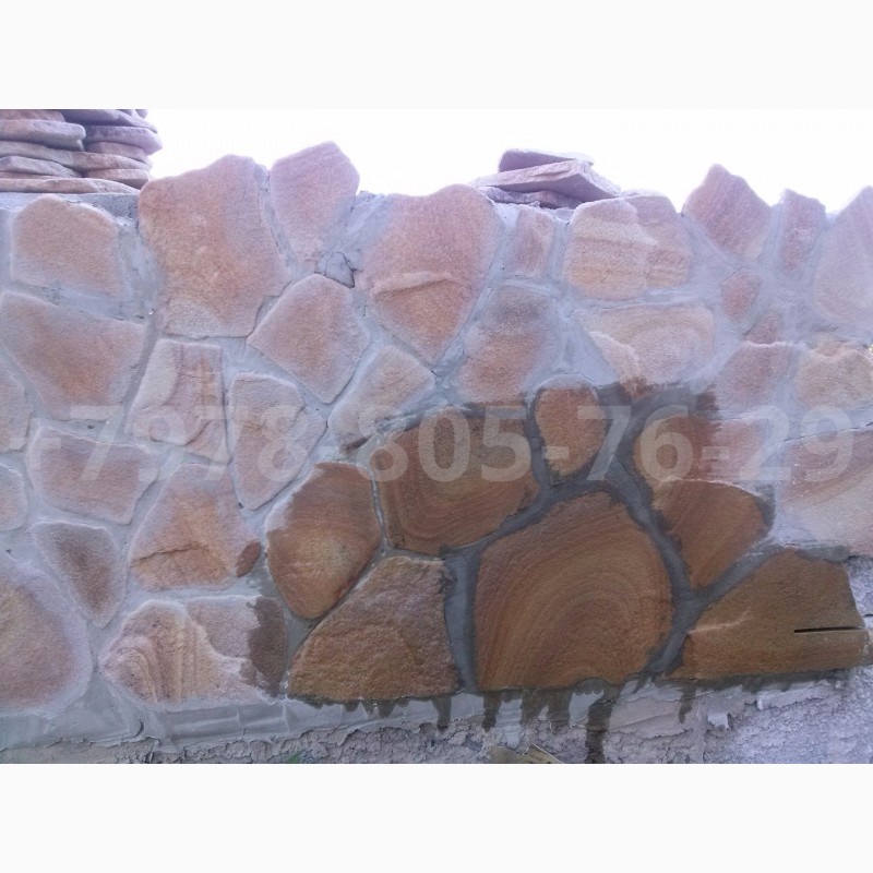 Фото 3. Очистка луганского камня от цементного налёта.Защита от воды