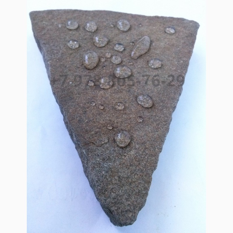 Фото 2. Очистка луганского камня от цементного налёта.Защита от воды