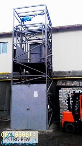 Фото 3. Лифт грузовой на 1 тонну установка подъёмника шахтного снаружи здания. Монтаж под ключ