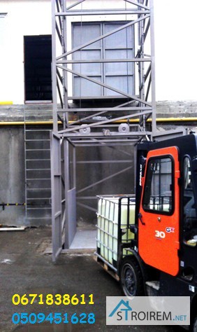 Фото 5. Лифт грузовой на 1 тонну установка подъёмника шахтного снаружи здания. Монтаж под ключ