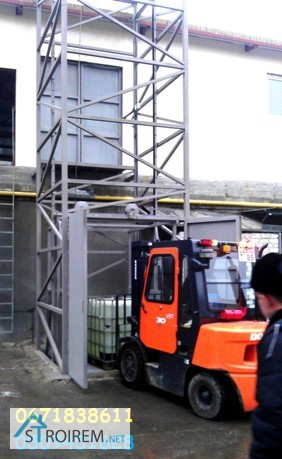 Фото 8. Лифт грузовой на 1 тонну установка подъёмника шахтного снаружи здания. Монтаж под ключ
