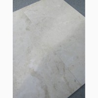 Натуральная мраморная плитка широко применяется для декоративной отделки