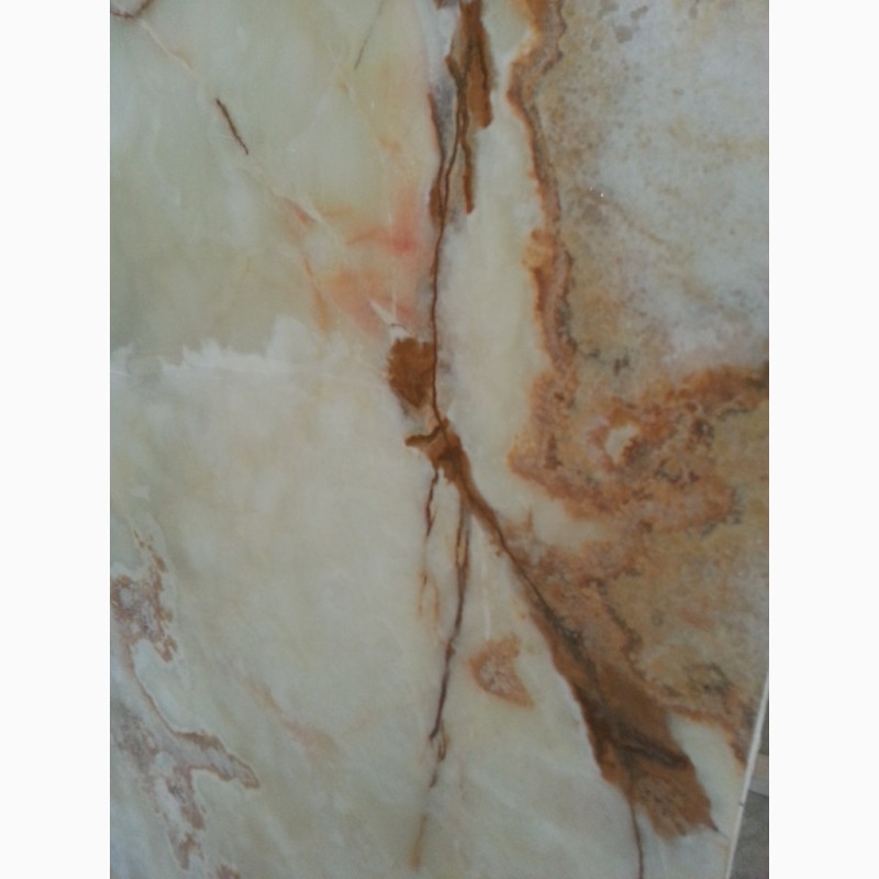 Фото 17. Оникс – мелкокристаллическая известняковая порода. Оникс является полудрагоценным камнем