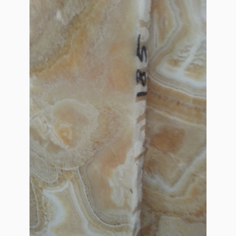 Фото 5. Оникс – мелкокристаллическая известняковая порода. Оникс является полудрагоценным камнем