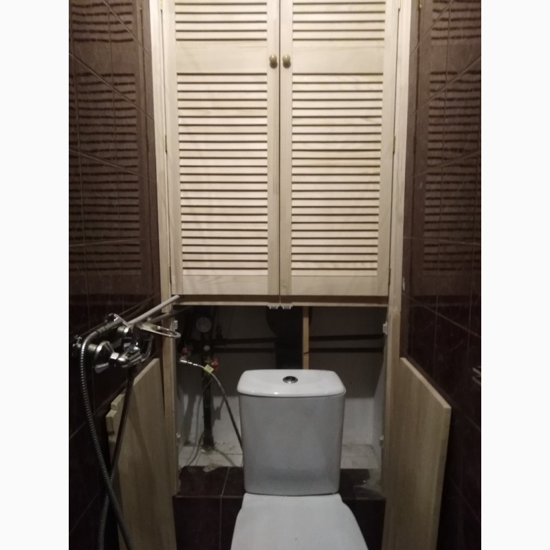 Фото 18. Дверцы для сантехнического шкафа в туалете