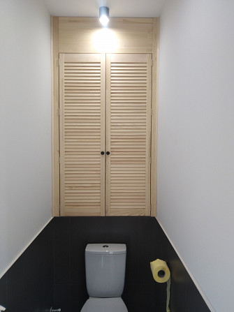 Фото 4. Дверцы для сантехнического шкафа в туалете