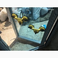 Алюминиевые двери сзащитой от сквозняков