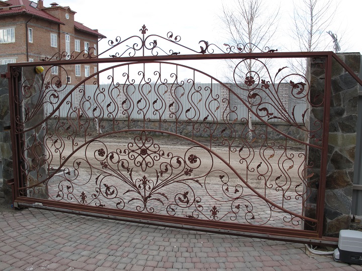 Кованные откатные ворота в Киеве