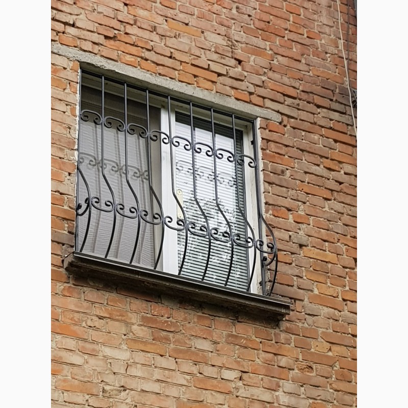 Фото 2. Решетки на окна и двери