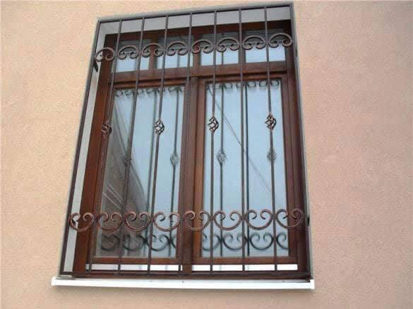 Фото 3. Решетки на окна и двери