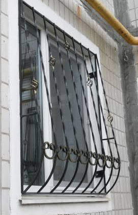 Фото 4. Решетки на окна и двери