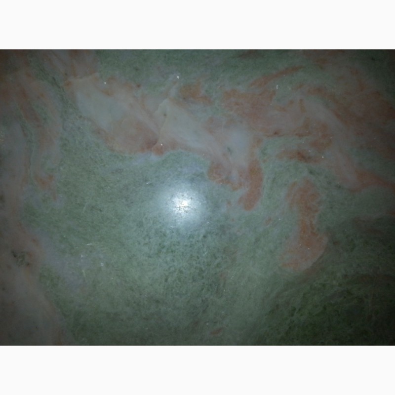 Фото 10. Оникс - полудрагоценный мрамор в слябах толщиной : 20 мм, 30 мм., 50 мм., и в изделиях