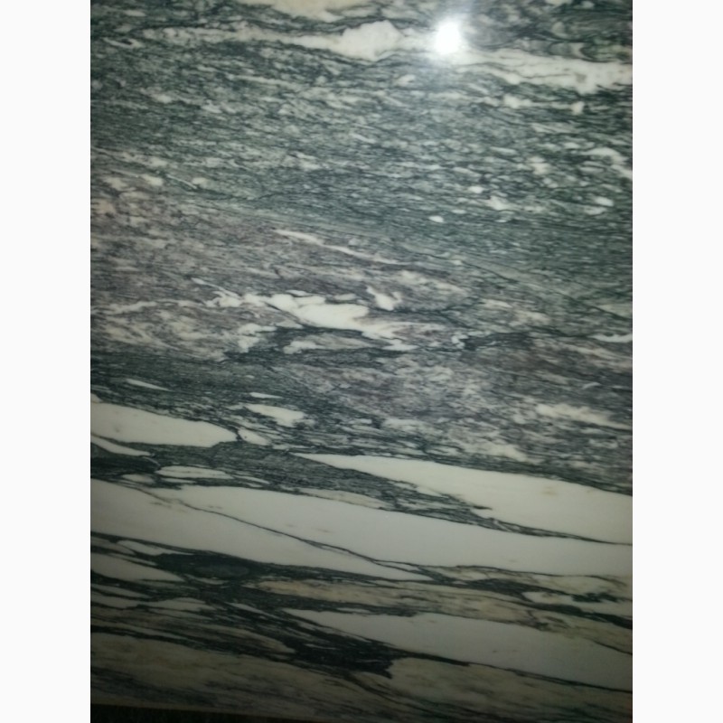 Фото 18. Оникс - полудрагоценный мрамор в слябах толщиной : 20 мм, 30 мм., 50 мм., и в изделиях