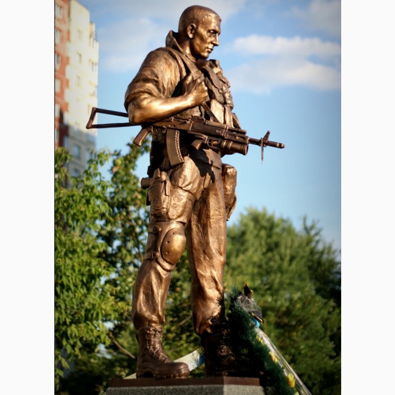 Фото 2. Память о героях, заказывайте профессиональное изготовление скульптур надгробий для военных