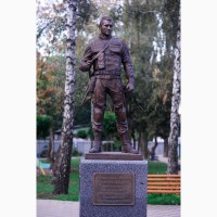 Память о героях, заказывайте профессиональное изготовление скульптур надгробий для военных