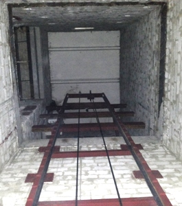 Фото 2. КОНСОЛЬНЫЙ подъёмник для складских помещений. МОНТАЖ в готовую кирпичную шахту заказчика